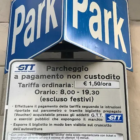 La Finestra Sul Cortile Di Via Gioberti * Turin